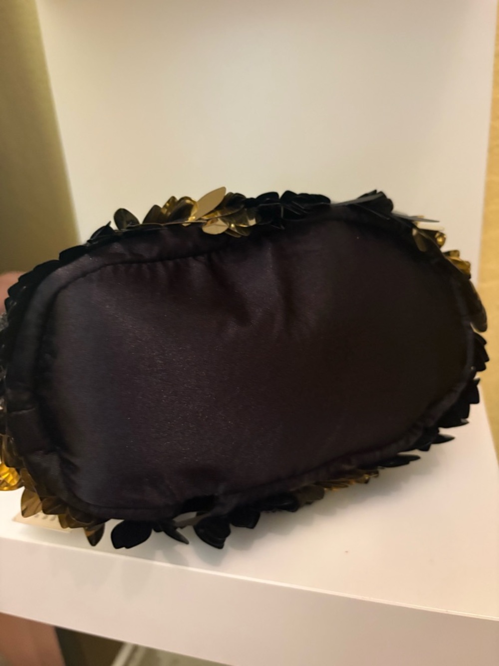 Sequin Tassel Bucket Bag in Black and Gold - Picture 4 of 4